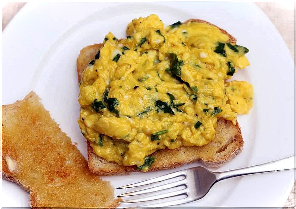 Scrambled eggs with spinach - diabetic's breakfast