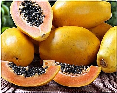 Sliced ​​papaya