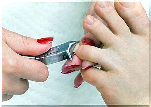 Trimming toenails