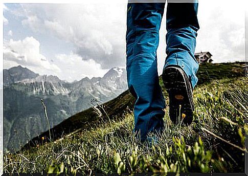 achieve peace by walking in the mountains