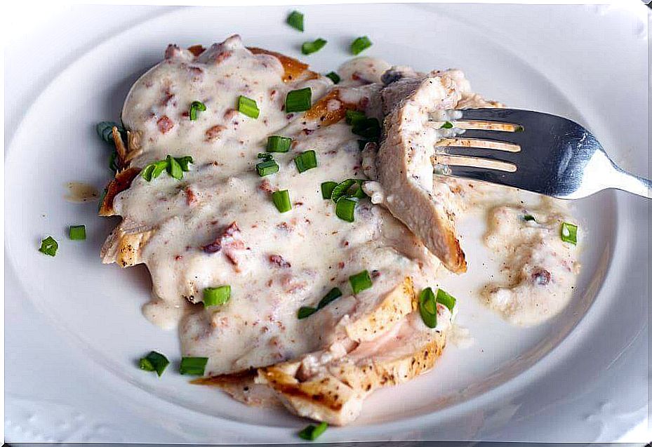 Chicken breast in cheese sauce - an easy and tasty recipe