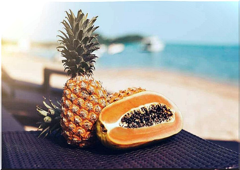 Fruit detox - clean your body with papaya and pineapple