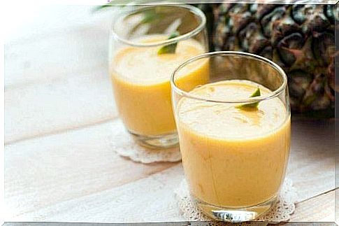 Delicious fruit detox - pineapple juice