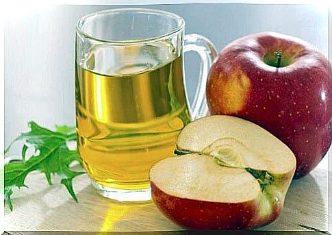 Apple cider vinegar is great for regulating the pH and smoothing the hair.