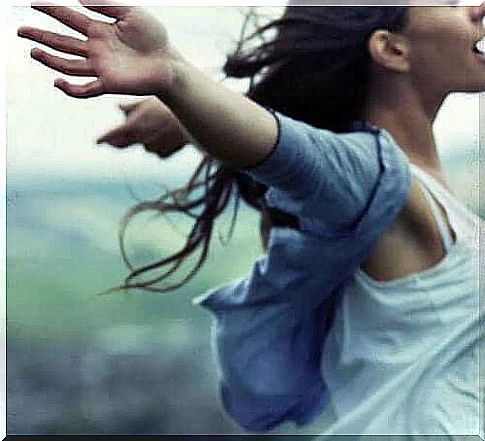 A woman with her arms outstretched - how to forgive herself?