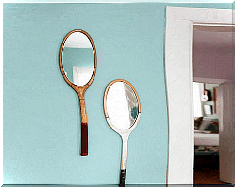 Decorating interiors with mirrors