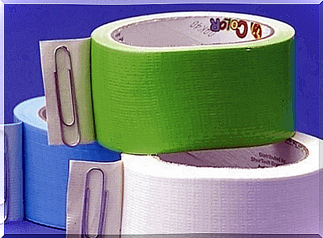 Decorate walls or wardrobes with colored adhesive tape