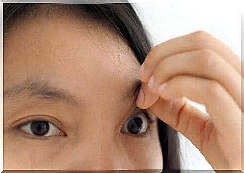 Macular hole: symptoms and treatment