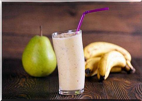 The oat milk and pear smoothie is filling, delicious and healthy!