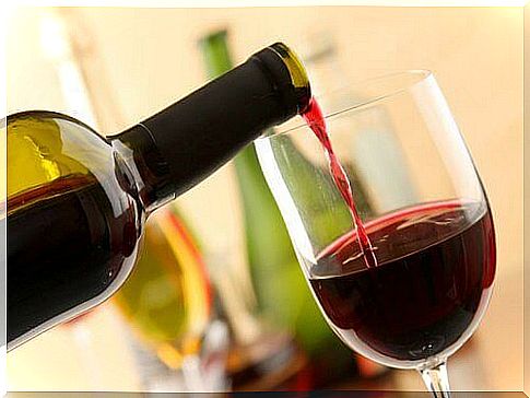 Red wine: 8 benefits of drinking it