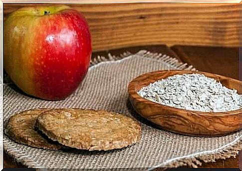 Oatmeal cookies with apple