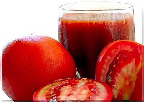 Fresh tomatoes and a glass of juice